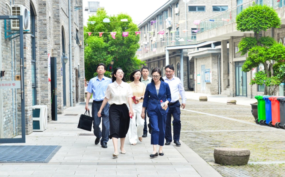 芜湖市副市长朱的娥一行来园调研